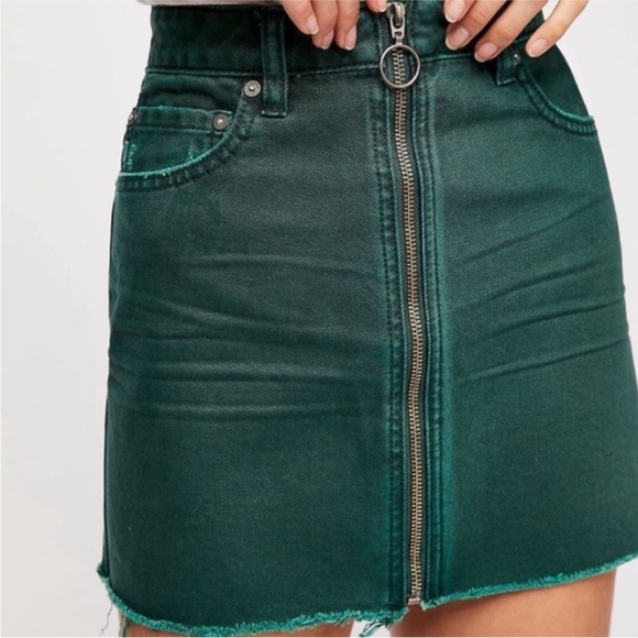 Free People Zip It Up Distressed Raw Hem Green Cotton Denim Mini Skirt Size 28/6 - Picture 2 of 8